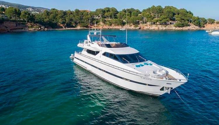 day yacht charter Mykonos, luxury yacht charter Mykonos