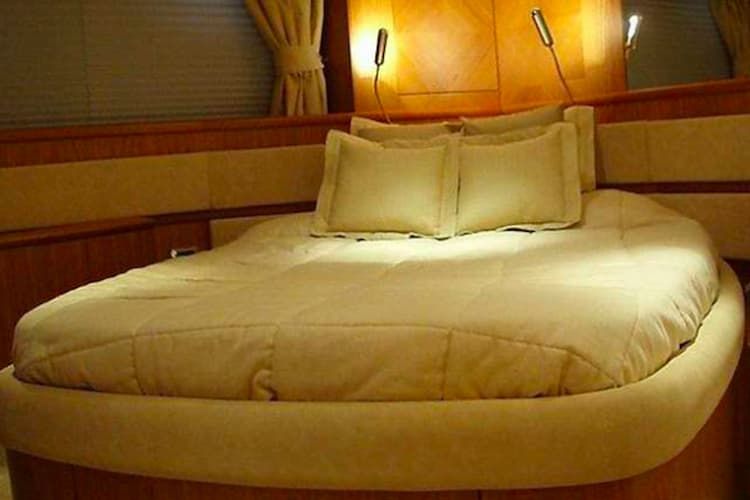 Yacht accommodation Mykonos, luxury yacht bedroom