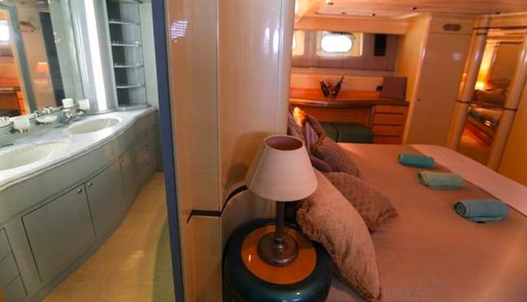 yacht bedroom, day yacht charter Mykonos