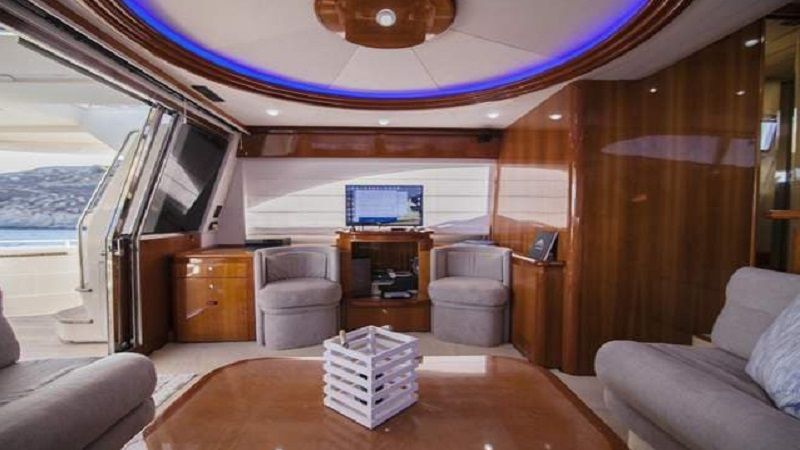 private yacht Mykonos, motor yacht salon Mykonos