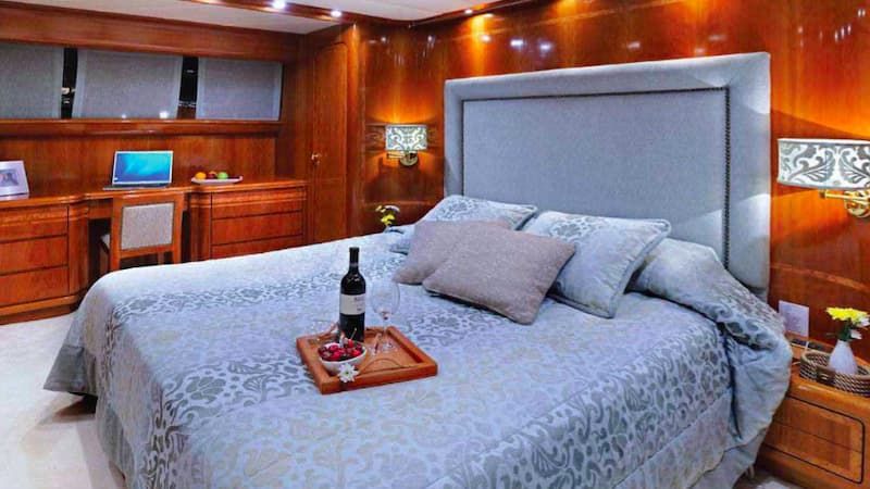 private yacht suite, master suite, private yacht accommodation, luxury suite